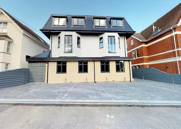 Beautiful Brand New Near The Beach